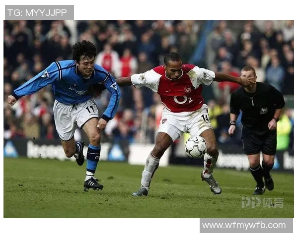 深圳足球队快攻战术解析与战绩提升的深度探讨 深圳足球队快攻战术解析与战绩提升的深度探讨